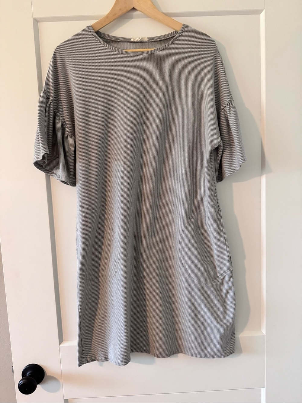 easel Light brown and white Short Sleeve Shift Tunic Dress
